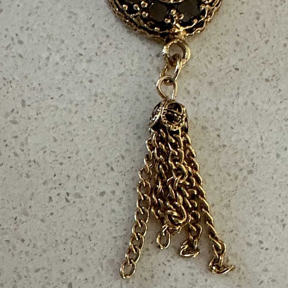 Cameo Pendant Goldtone with Tassles Vintage Carved Shell - Picture 9 of 11